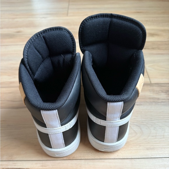 Nike Black and White High-Top Sneakers size 9.5 - Picture 3 of 8